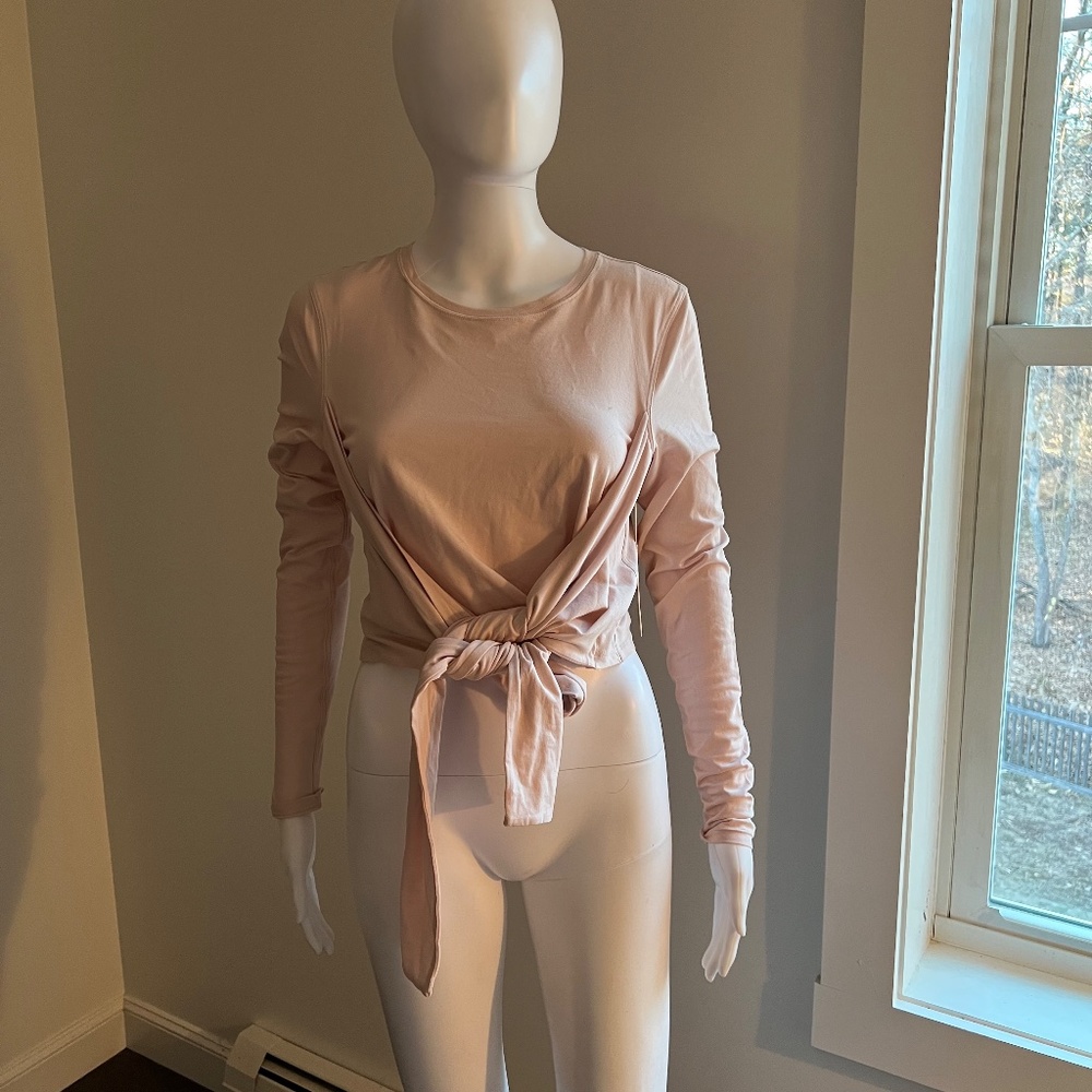 Lululemon - Picture 3 of 3